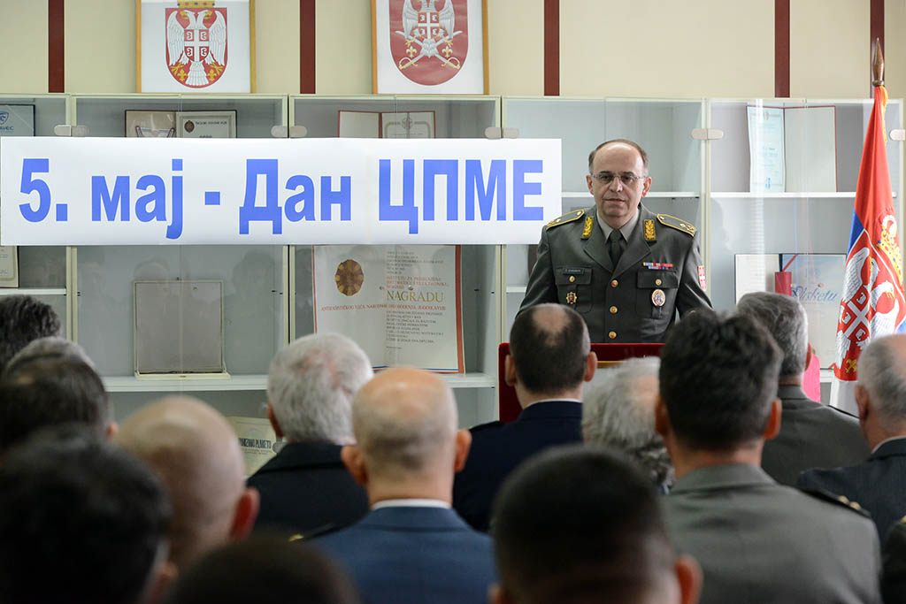 Честитка поводом Дана Центра за примењену математику и електронику